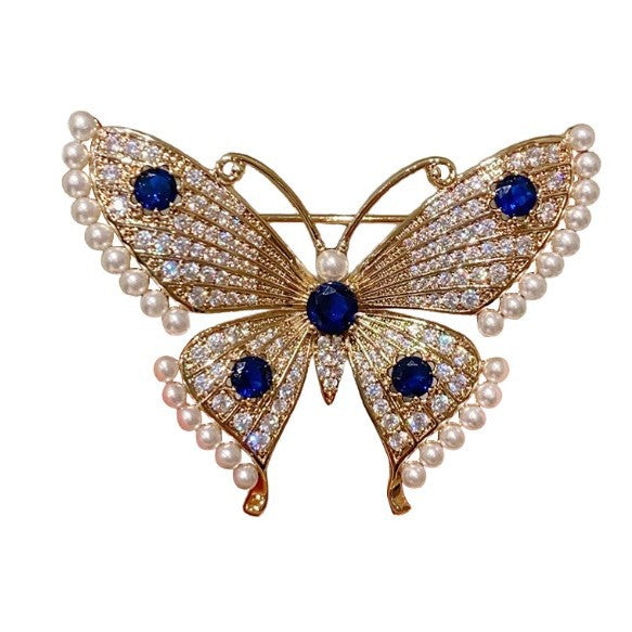 Small Pearls Surround Blue Diamonds Embellished with Full