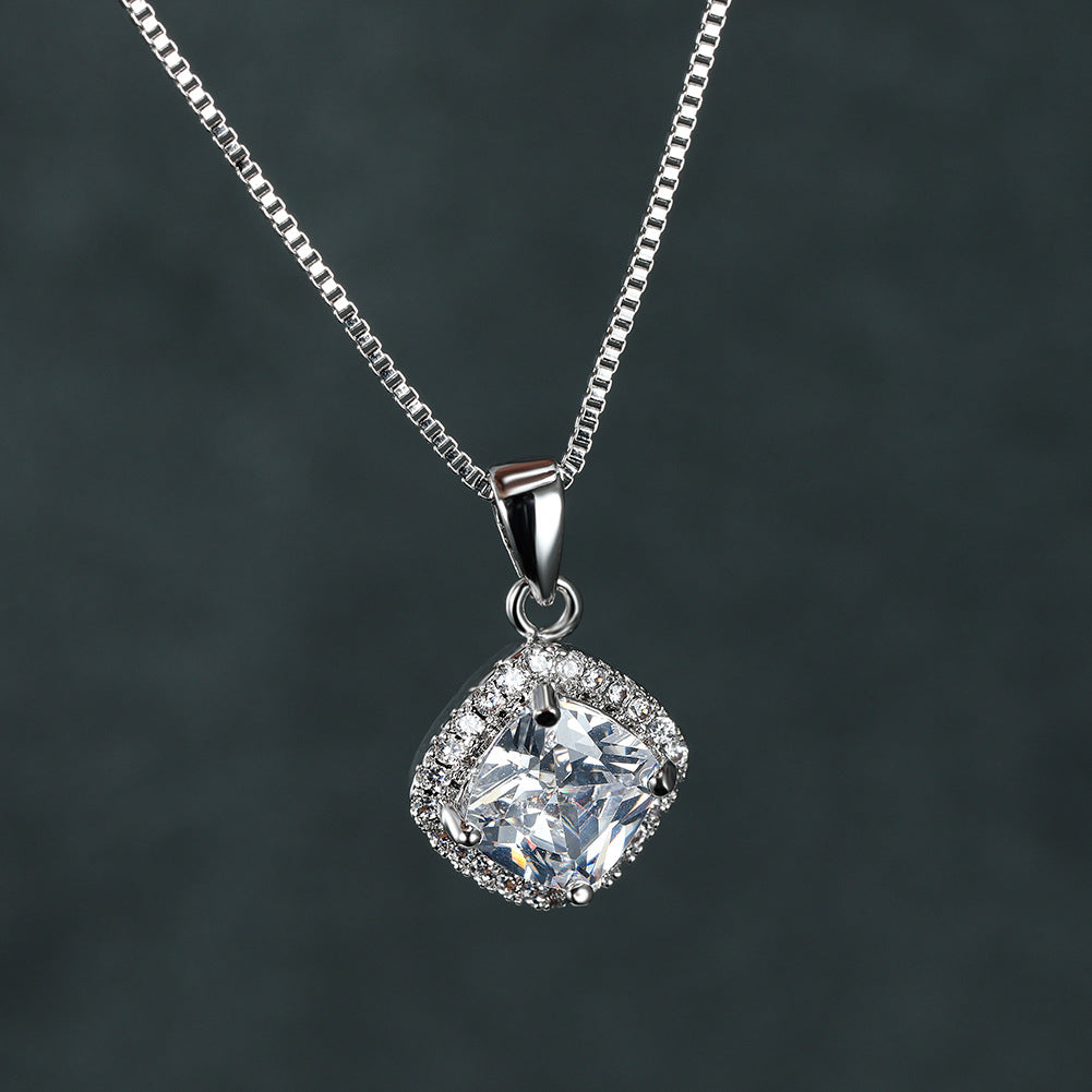 Cross-border bestseller: Luxurious square emerald pendant necklace