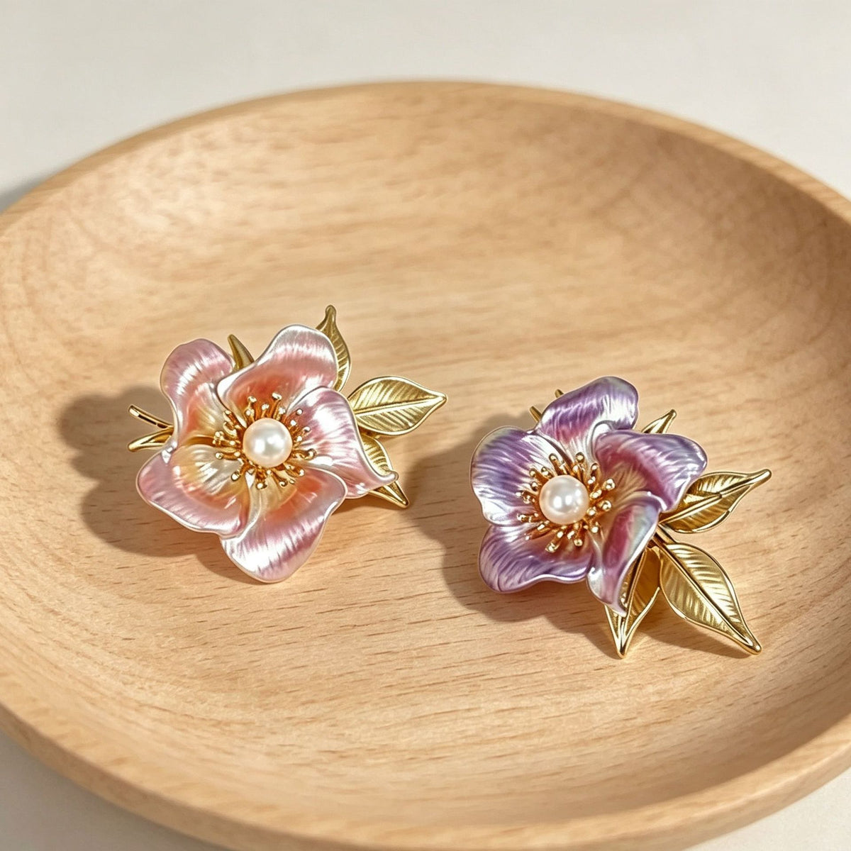 Warm-toned pearl stamen camellia brooch light luxury fashion