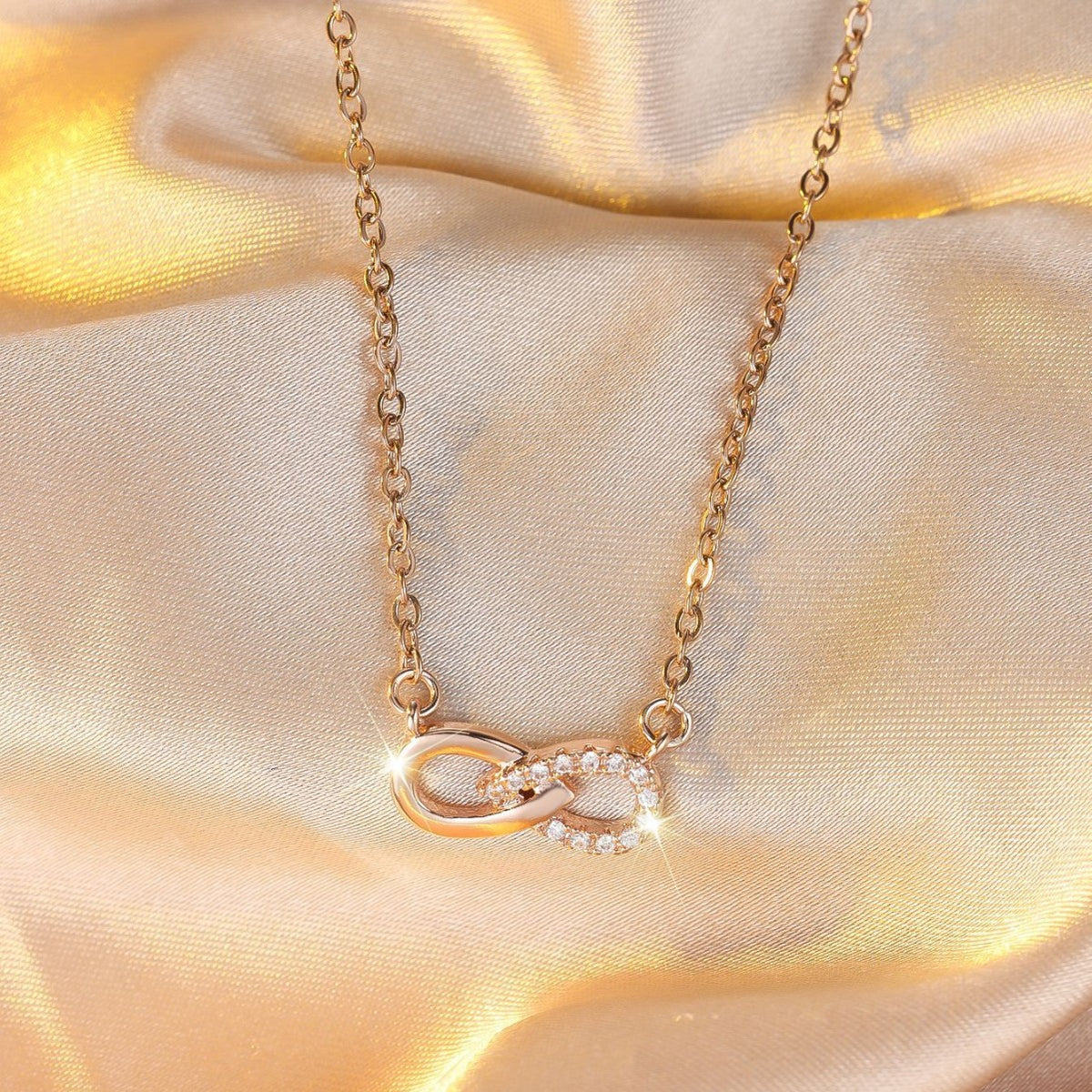 European and American light luxury interwoven ring pendant necklace