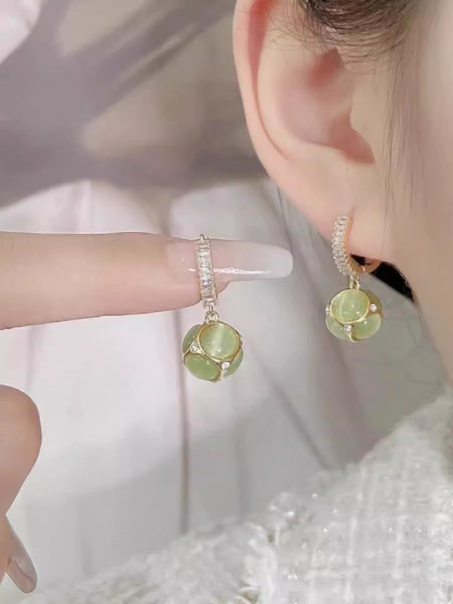 Gold Tone Earring