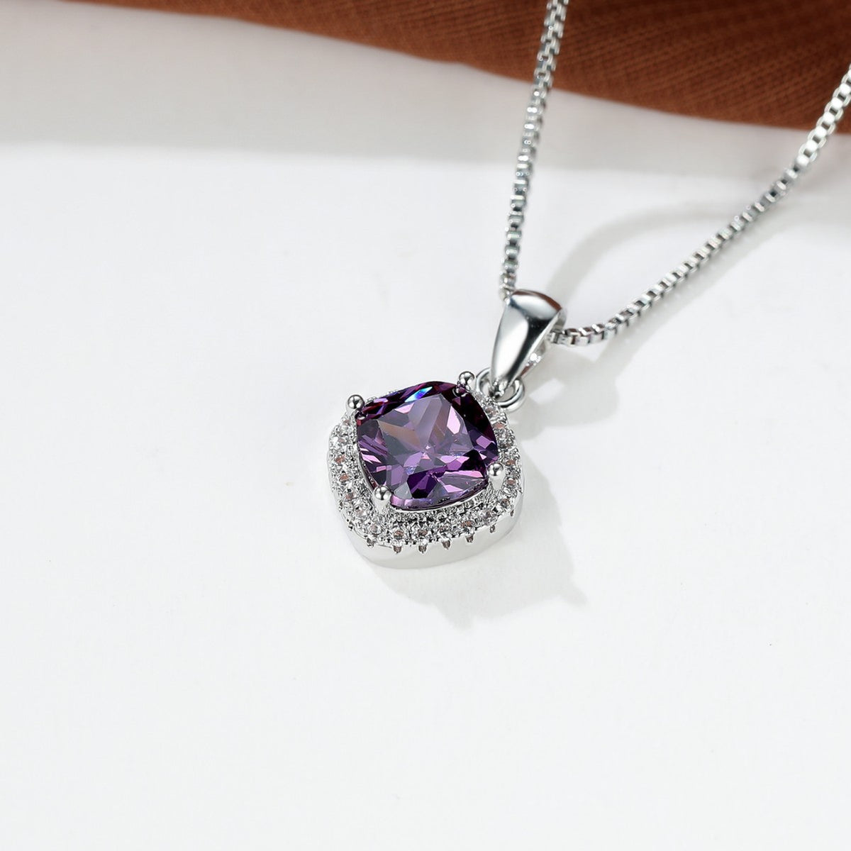 Cross-border bestseller: Luxurious square emerald pendant necklace