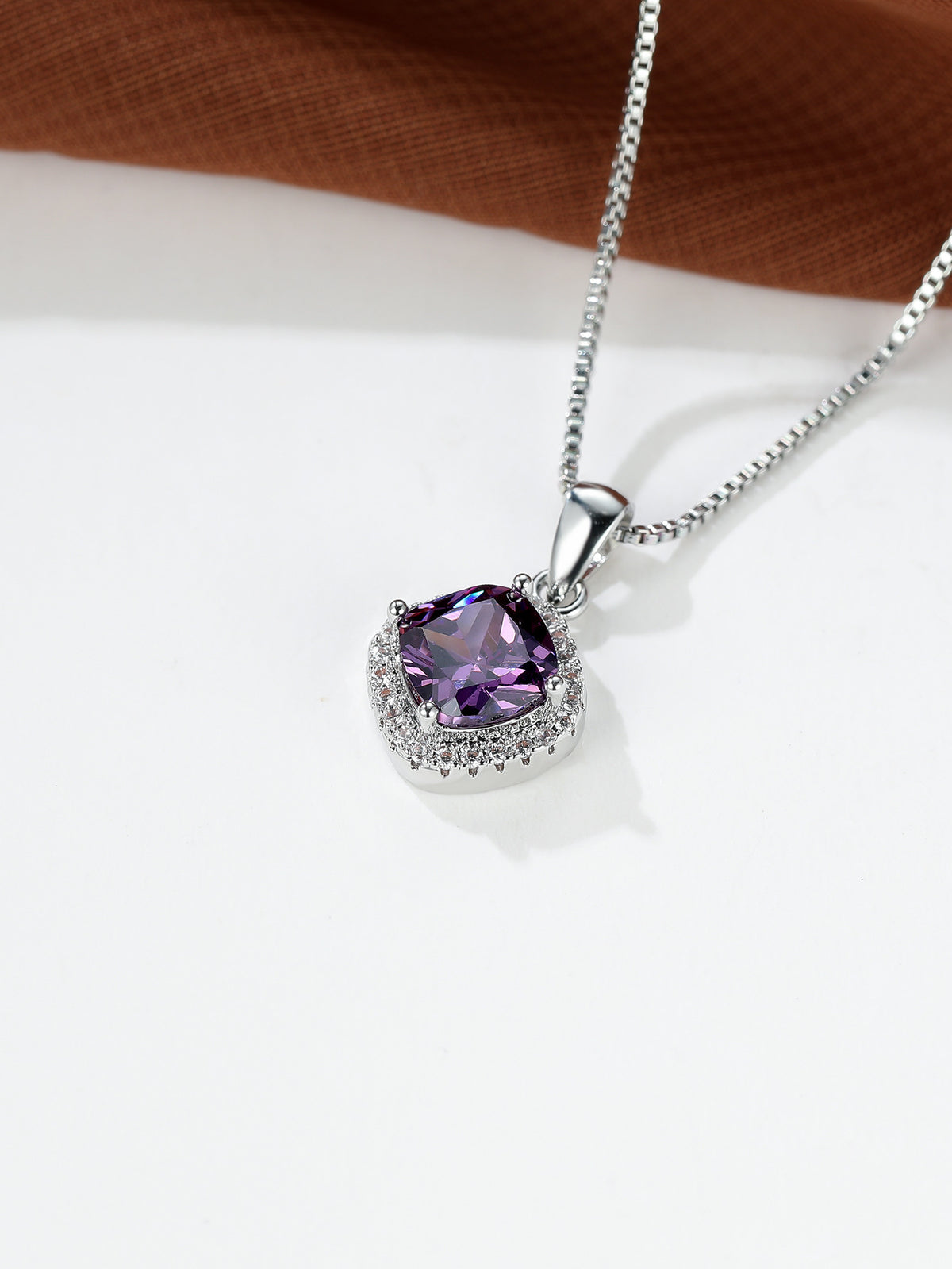 Cross-border bestseller: Luxurious square emerald pendant necklace