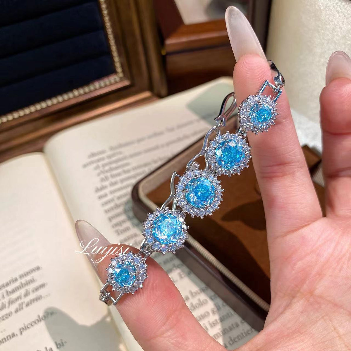 Zircon Floral Bracelet