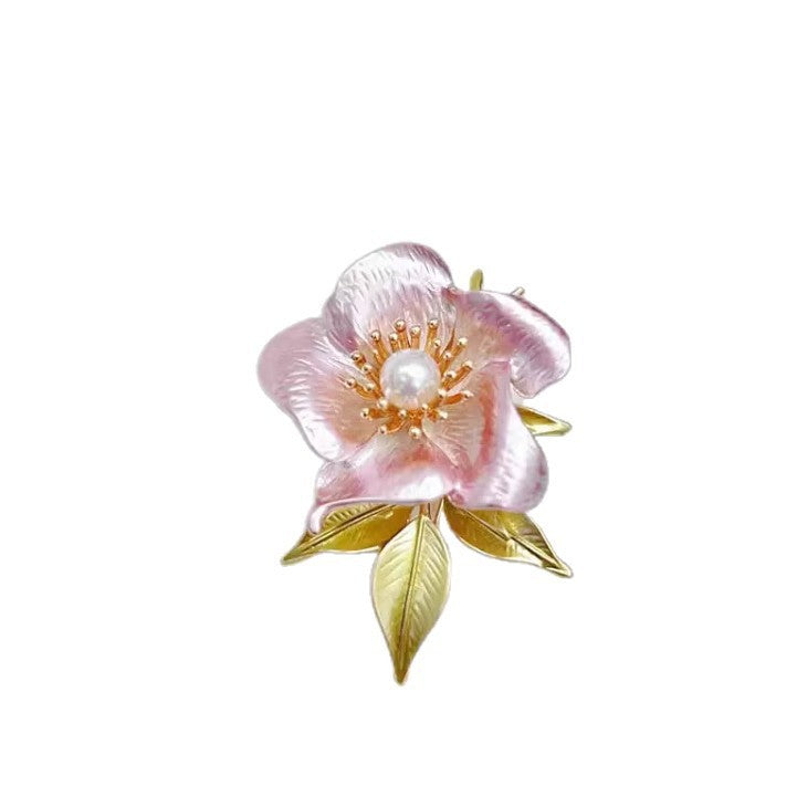 Warm-toned pearl stamen camellia brooch light luxury fashion