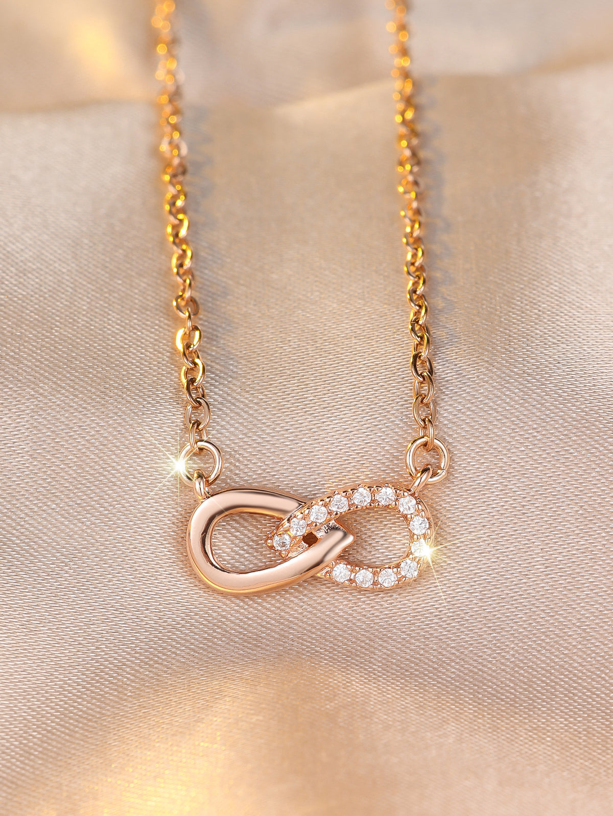 European and American light luxury interwoven ring pendant necklace