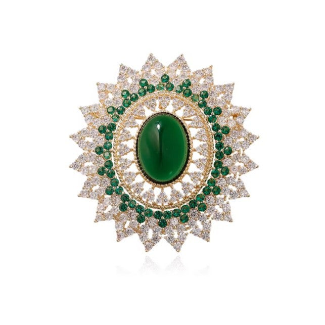 French vintage court-style brooch with fine diamonds surrounding