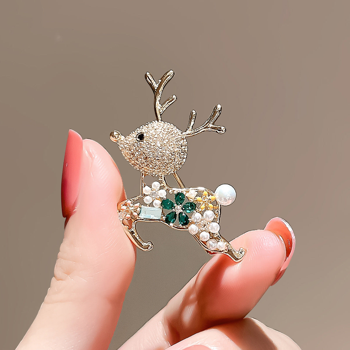 Diamond-Encrusted Cute Deer Brooch Light Luxury Niche Brooch