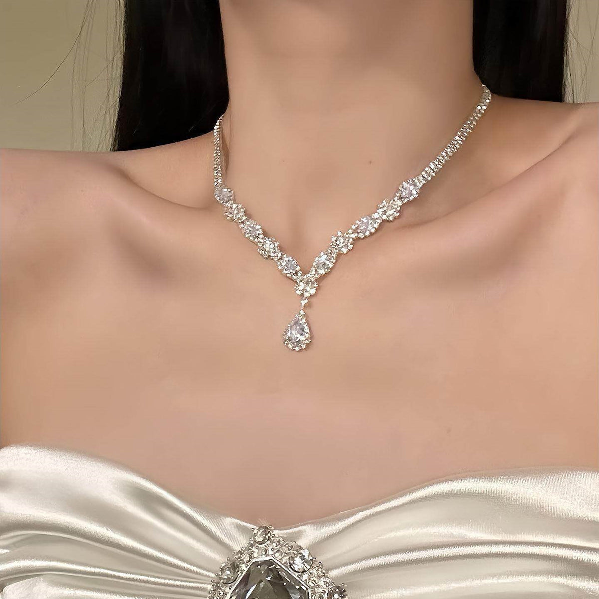 2026 New Hot-Selling Sparkling Light Luxury Diamond Necklace