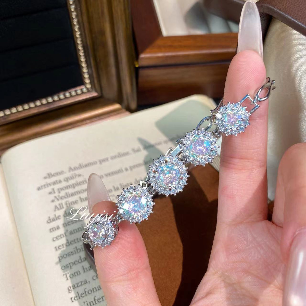 Zircon Floral Bracelet