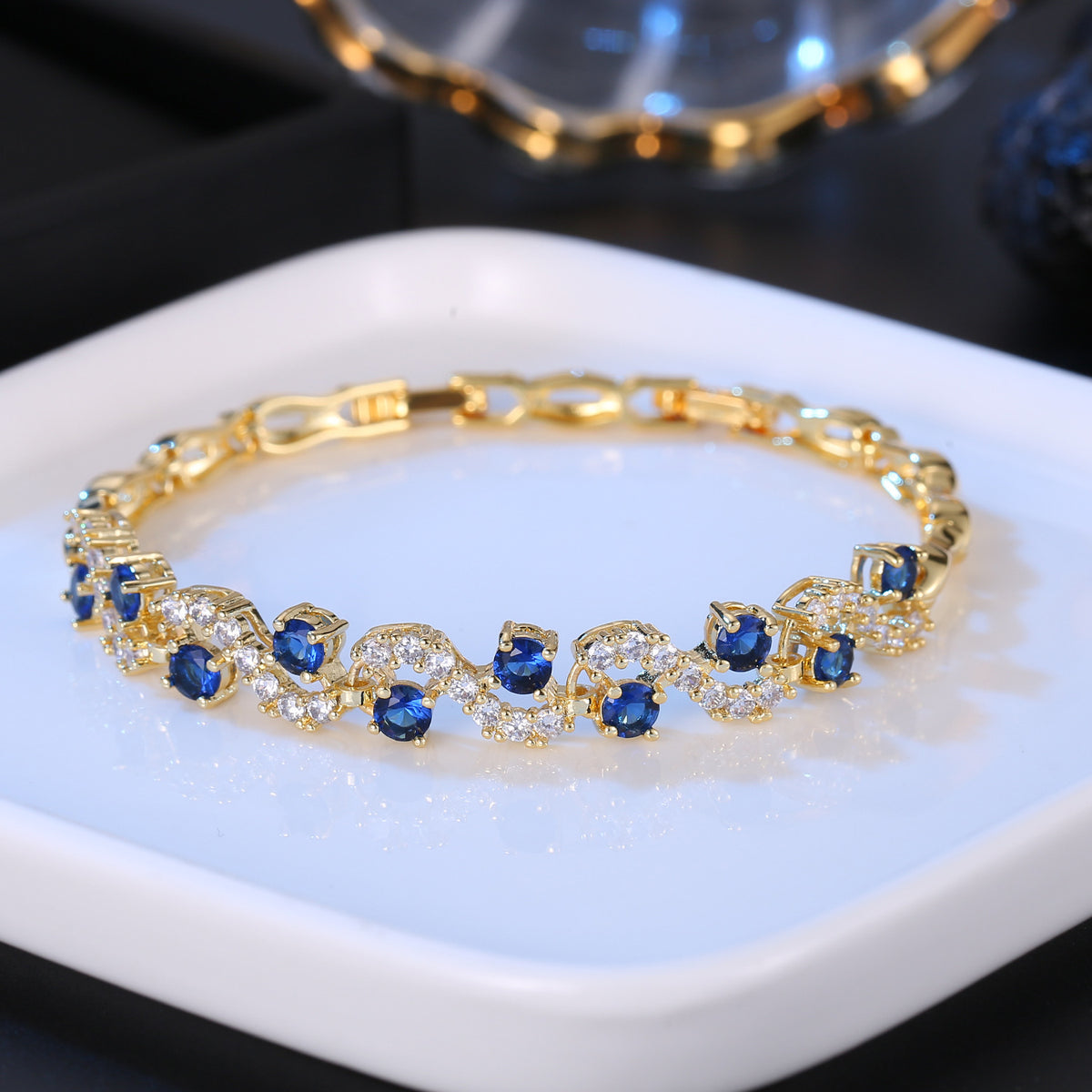New fashion jewelry: large diamond bracelet