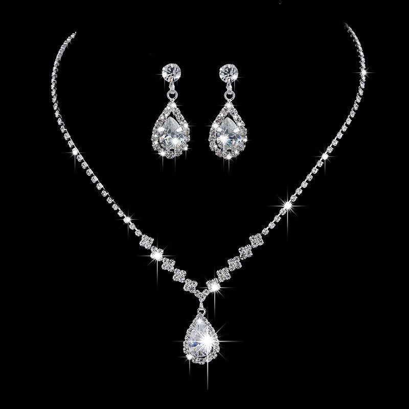 2026 New Hot-Selling Sparkling Light Luxury Diamond Necklace