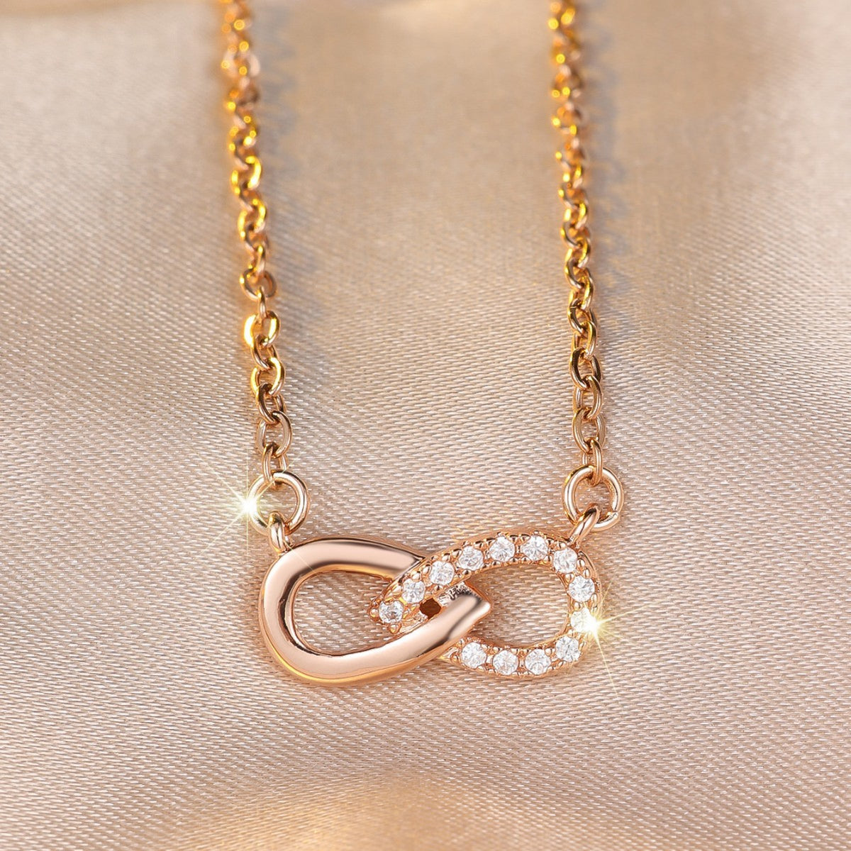 European and American light luxury interwoven ring pendant necklace