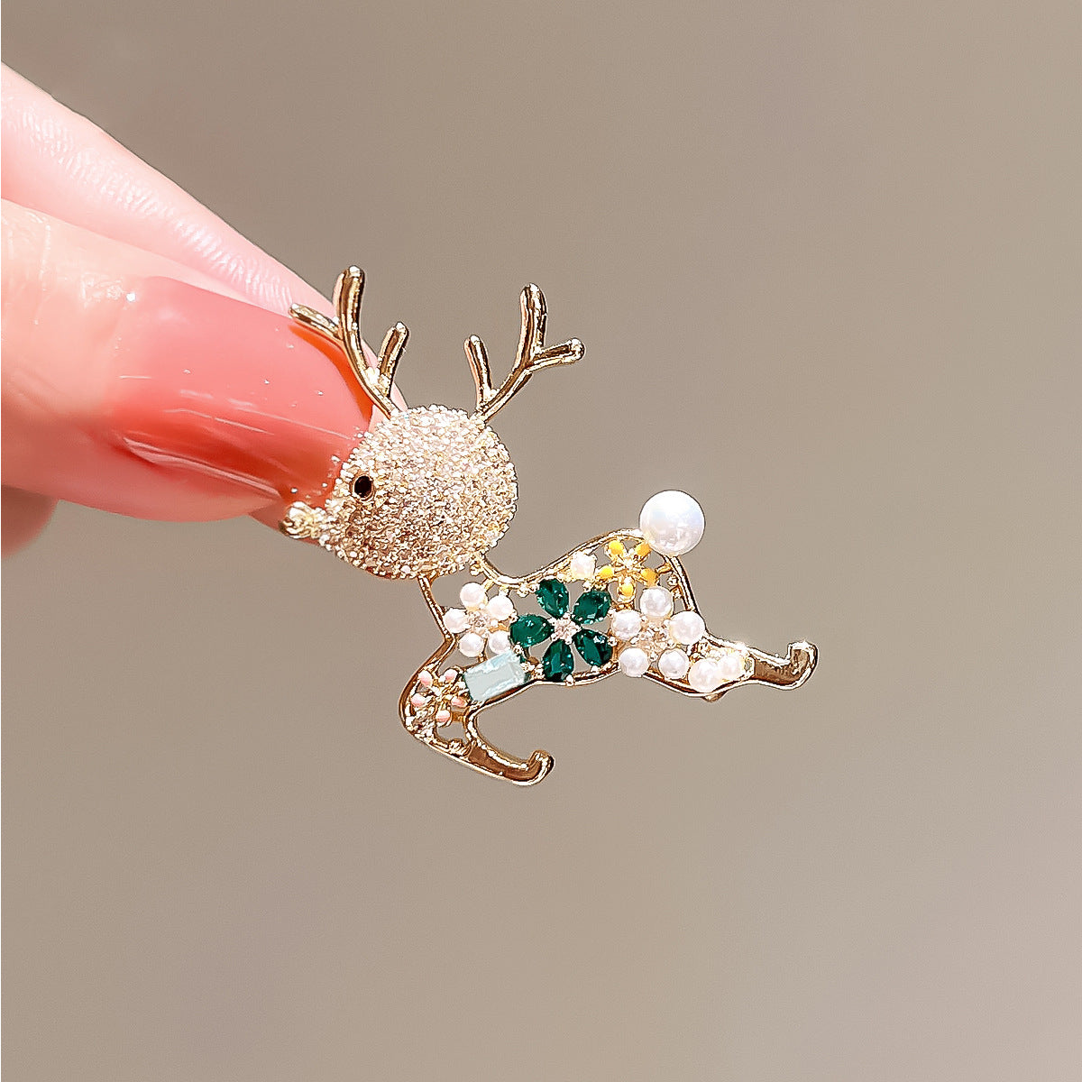 Diamond-Encrusted Cute Deer Brooch Light Luxury Niche Brooch