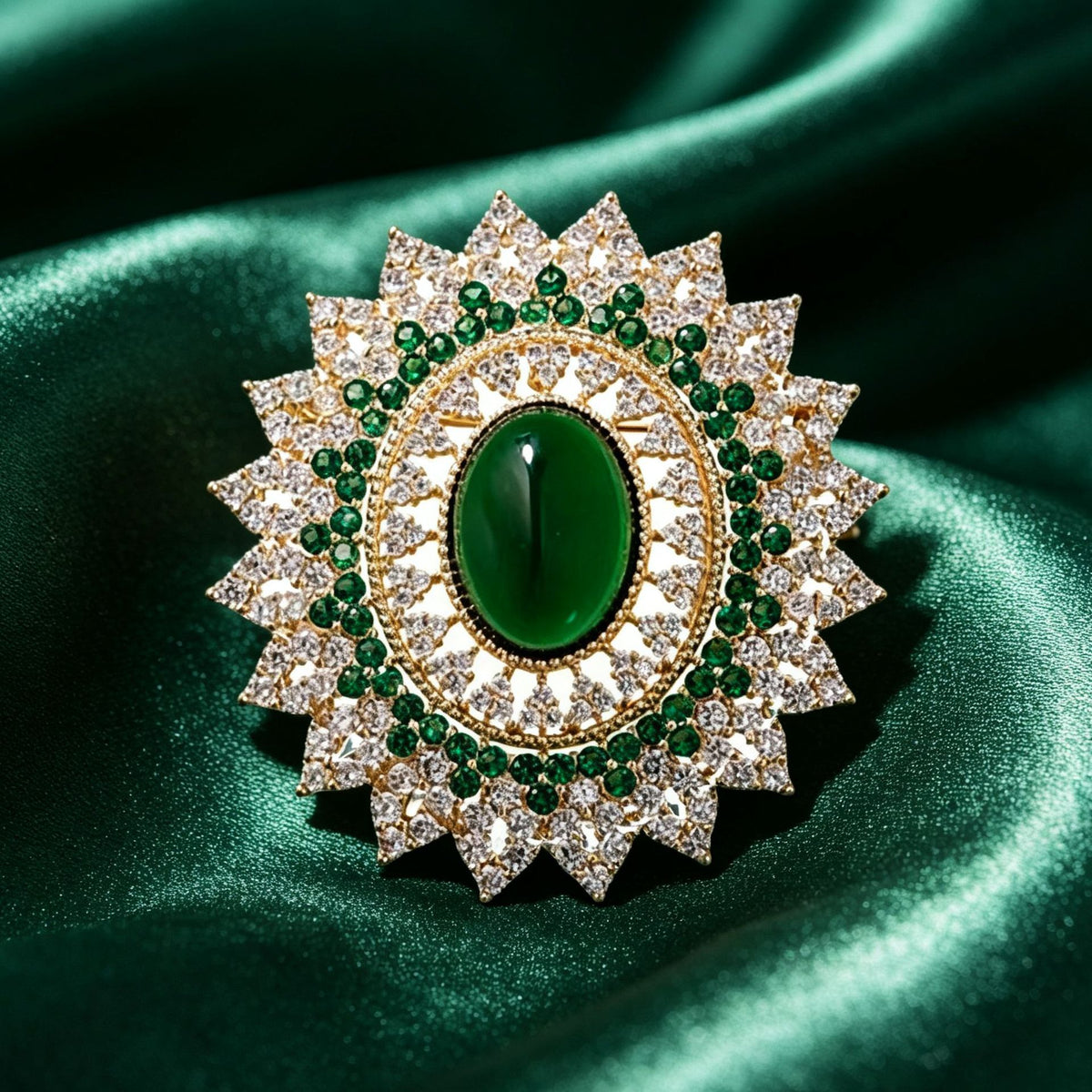 French vintage court-style brooch with fine diamonds surrounding
