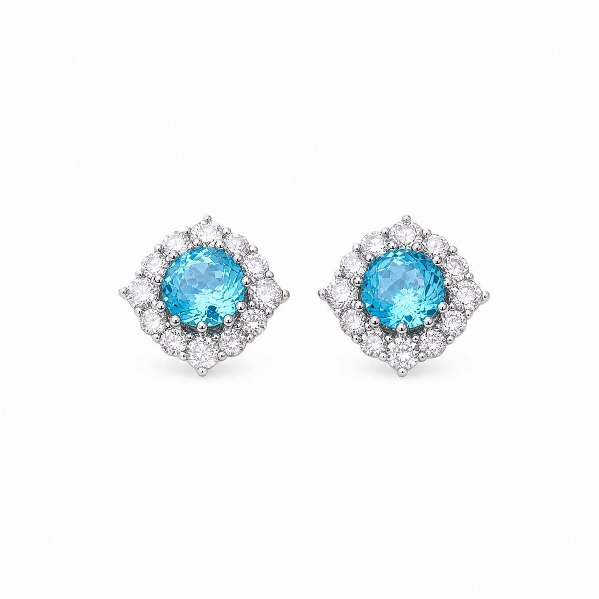 Niche accessories: ice-flower cut earrings and minimalist style